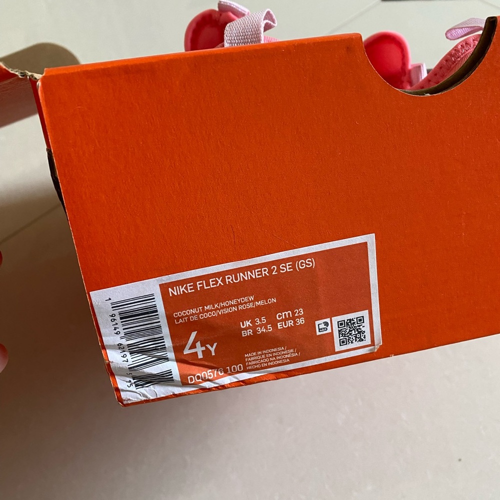 Nike Flex Runner Youth Shoes, size 4Y